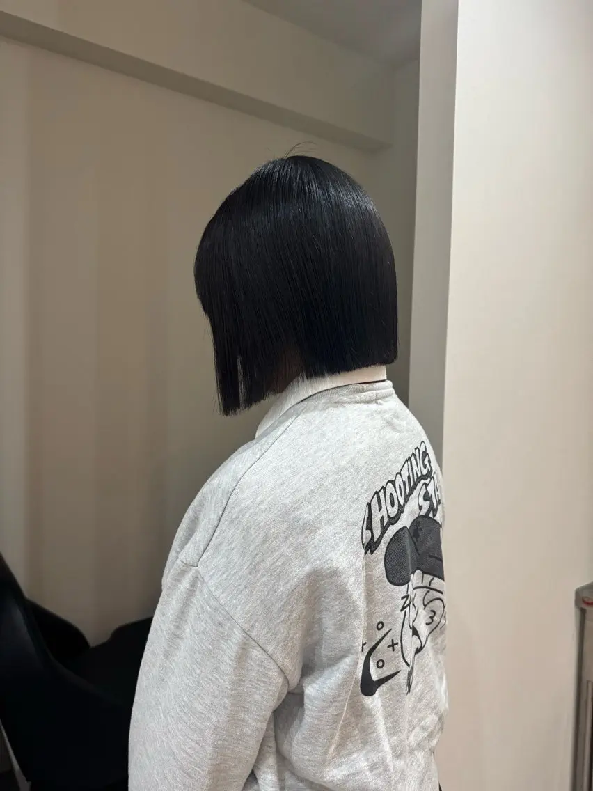 ショート カラー 大人な抜け感レイヤー remi🖤のヘアスタイル