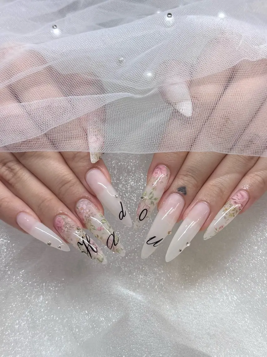 ネイル アートネイル 長さ出し ハンドネイル Hal nail Nanamiのネイルデザイン