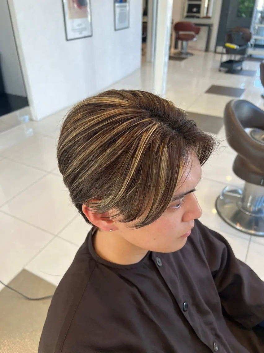 カラー メンズ メンズハイライト 抜きっぱなしブロンド ハイライトカラー ヘアカラー 野口 竜矢のヘアスタイル