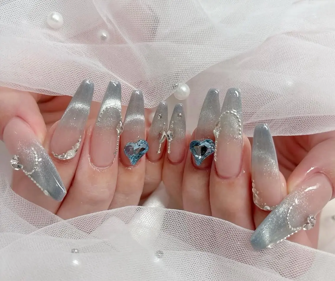 ネイル グラデーション キラキラネイル ワンカラーネイル 冬ネイル Jenn Nail Salonのネイルデザイン