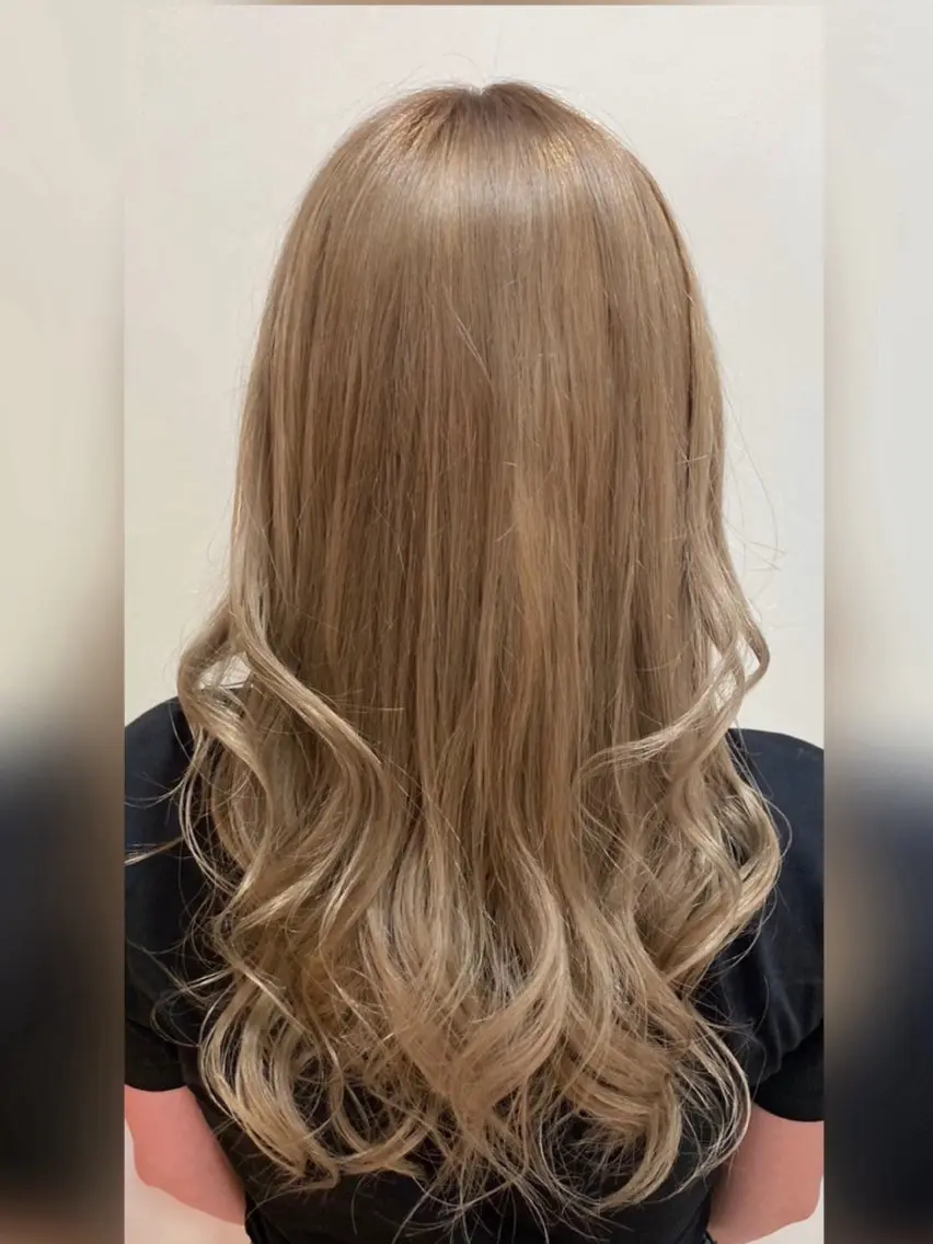 ロング カラー ベージュカラー ブリーチ ケアブリーチ 透明感カラー ダブルカラー ヘアカラー ️ちば🩵JILLE 恵比寿 透明感カラーのヘアスタイル