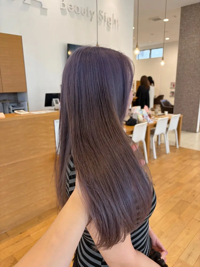 ロング カラー ベージュカラー ラベンダーカラー ラベンダーベージュ 御厨 夏芽のヘアスタイル