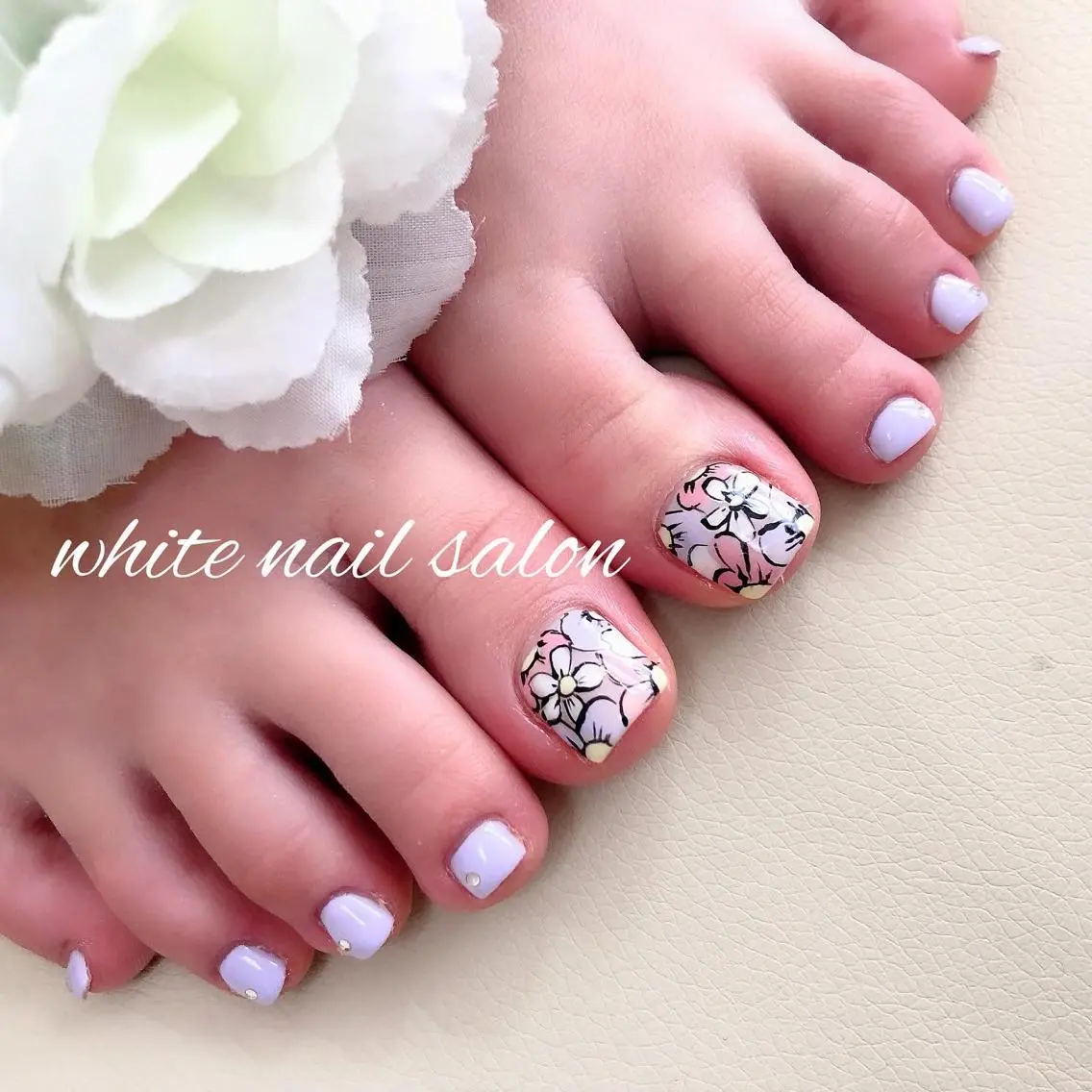 ネイル ジェルネイル ハードジェル ラメ(グリッター) 持ち込み ソフトジェル フットネイル white nail salonのネイルデザイン