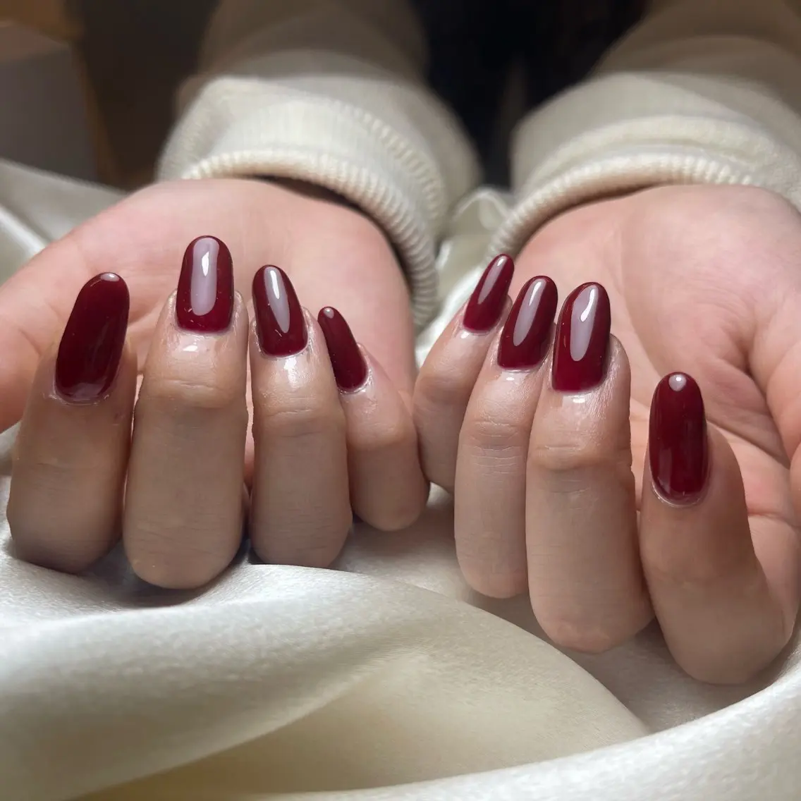 ネイル ボルドー ワンカラーネイル ハンドネイル 🧁fein. nana🩵のネイルデザイン