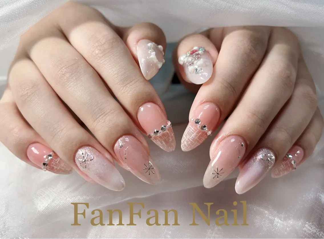 ネイル アートネイル オーロラネイル ガーリー キラキラネイル 韓国ネイル Mio NailsalonUのネイルデザイン