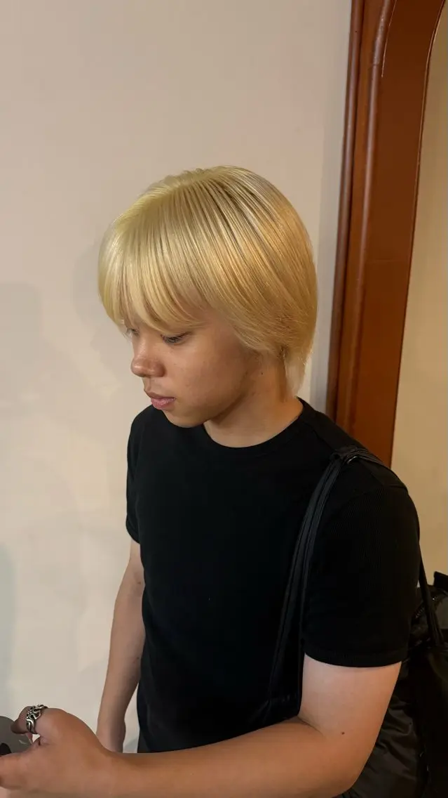 カラー ブリーチ 抜きっぱなしブロンド ブロンド DEPT 西川もかのヘアスタイル