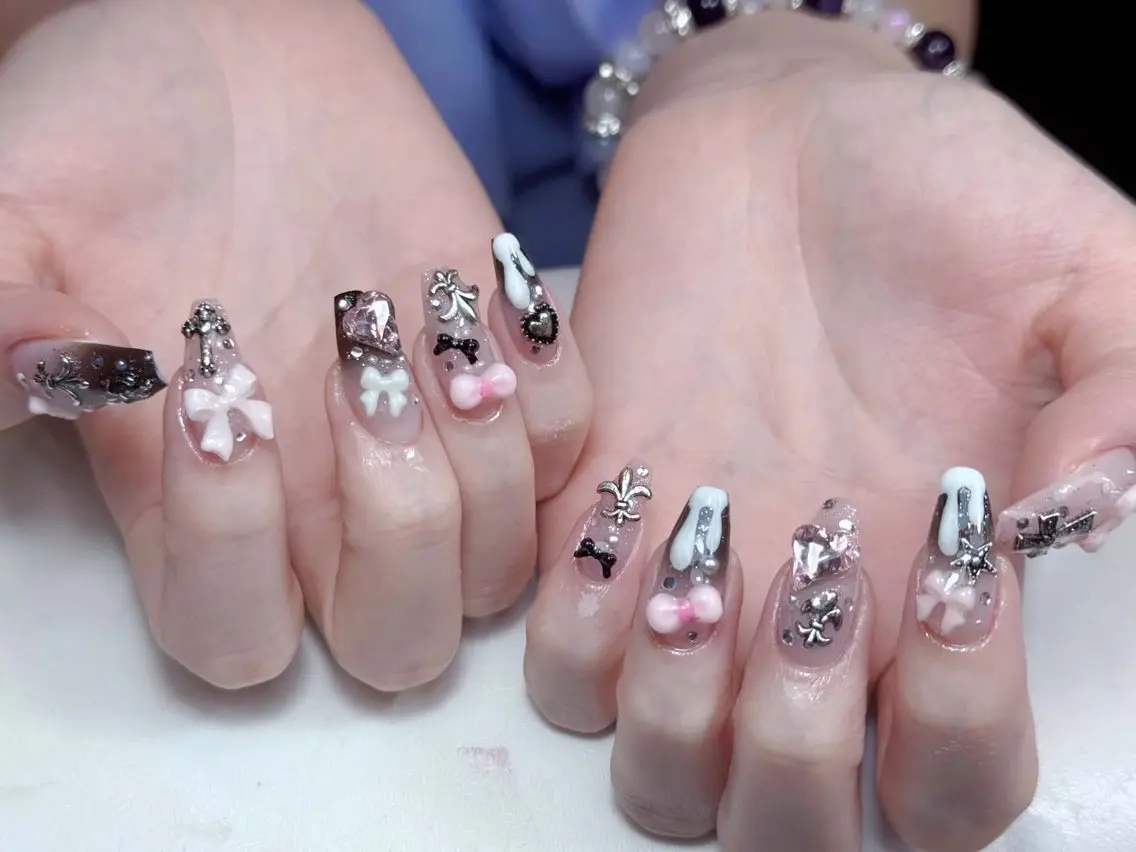ネイル チークネイル ドット フレンチネイル グラデーション 韓国ネイル ハンドネイル Lisa Nail Salonのネイルデザイン