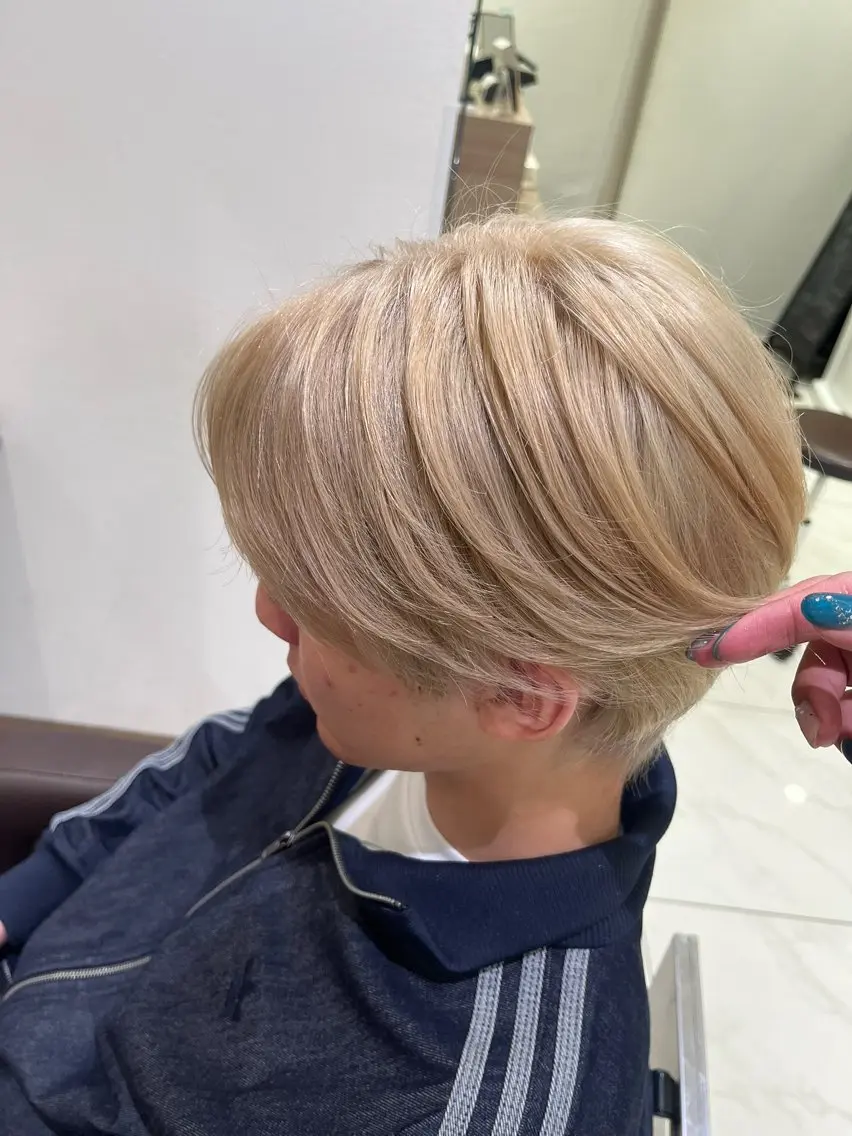 カラー メンズ 抜きっぱなしブロンド ブロンド カット ヘアカラー 【メンズパーマ✨️ 髪質改善矯正】岩城のヘアスタイル