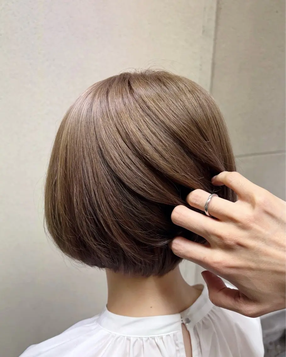 カラー ショートボブ ベージュカラー ブリーチ ダブルカラー ミルクティーベージュ カット ヘアカラー 高橋 佑のヘアスタイル
