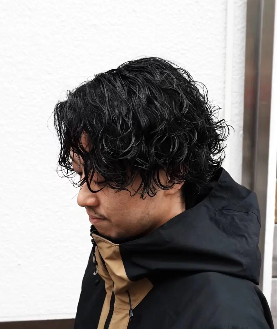 ショート パーマ メンズ メンズパーマ 波巻きパーマ カット パーマ メンズパーマ特化 川岸のヘアスタイル