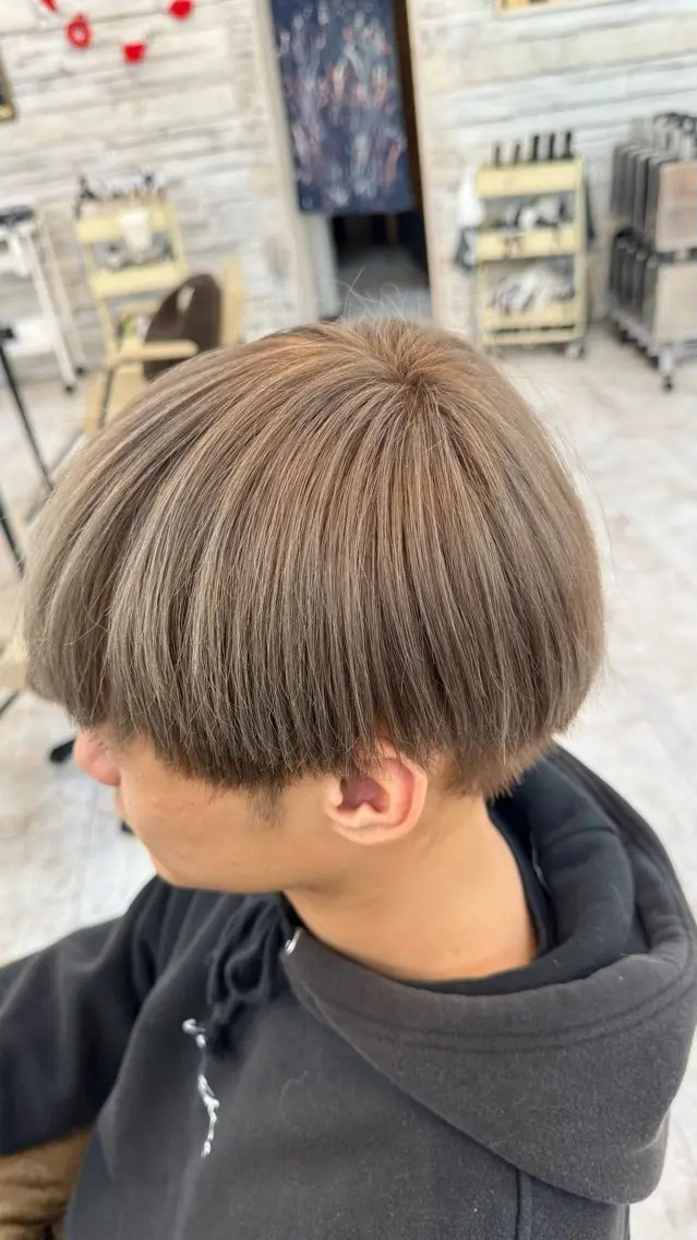 カラー メンズ ベージュカラー ミルクティーベージュ ヘアカラー 𓂃plaatje koharu🫧🎀のヘアスタイル