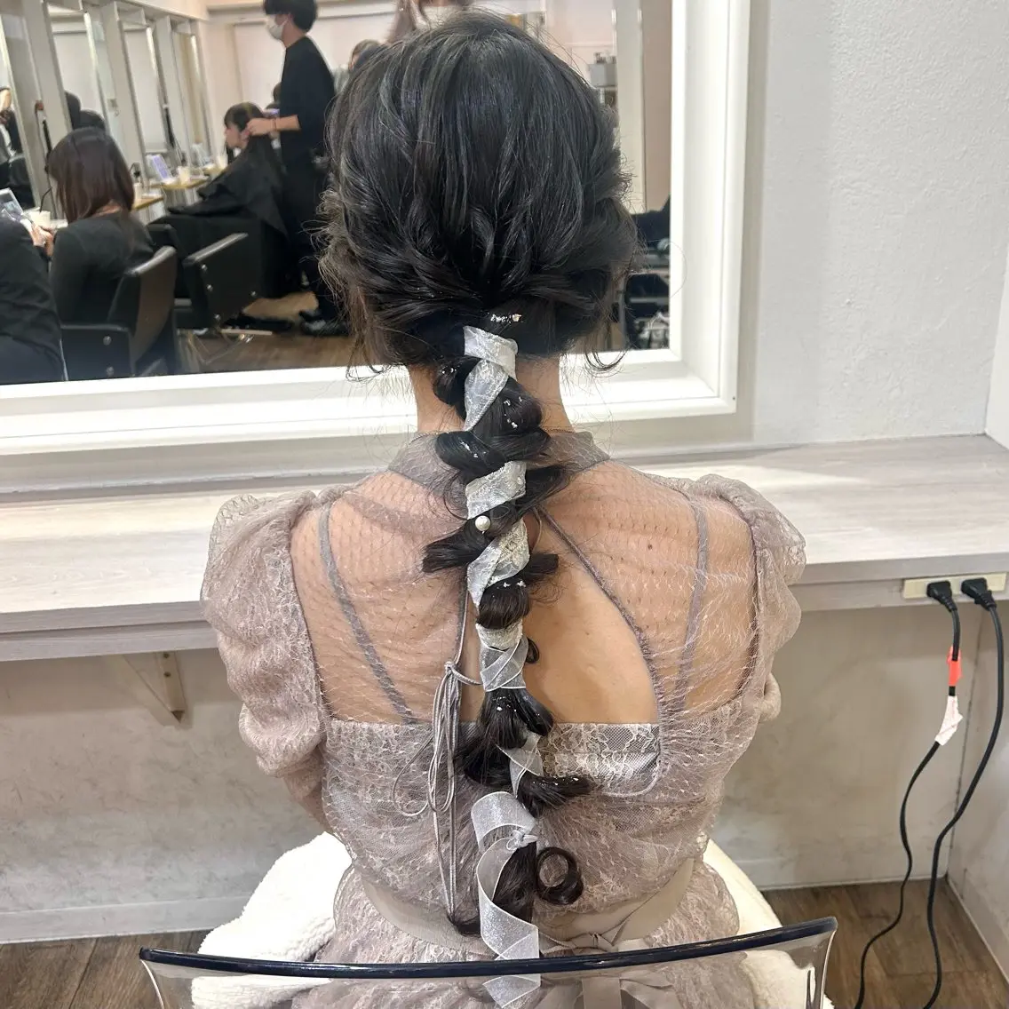ロング ヘアアレンジ ボブ くびれヘア 顔周りカット 髪質改善 韓国風ヘア ヘアセット ブリーチなしベージュ /ヘアセット/ミユのヘアスタイル