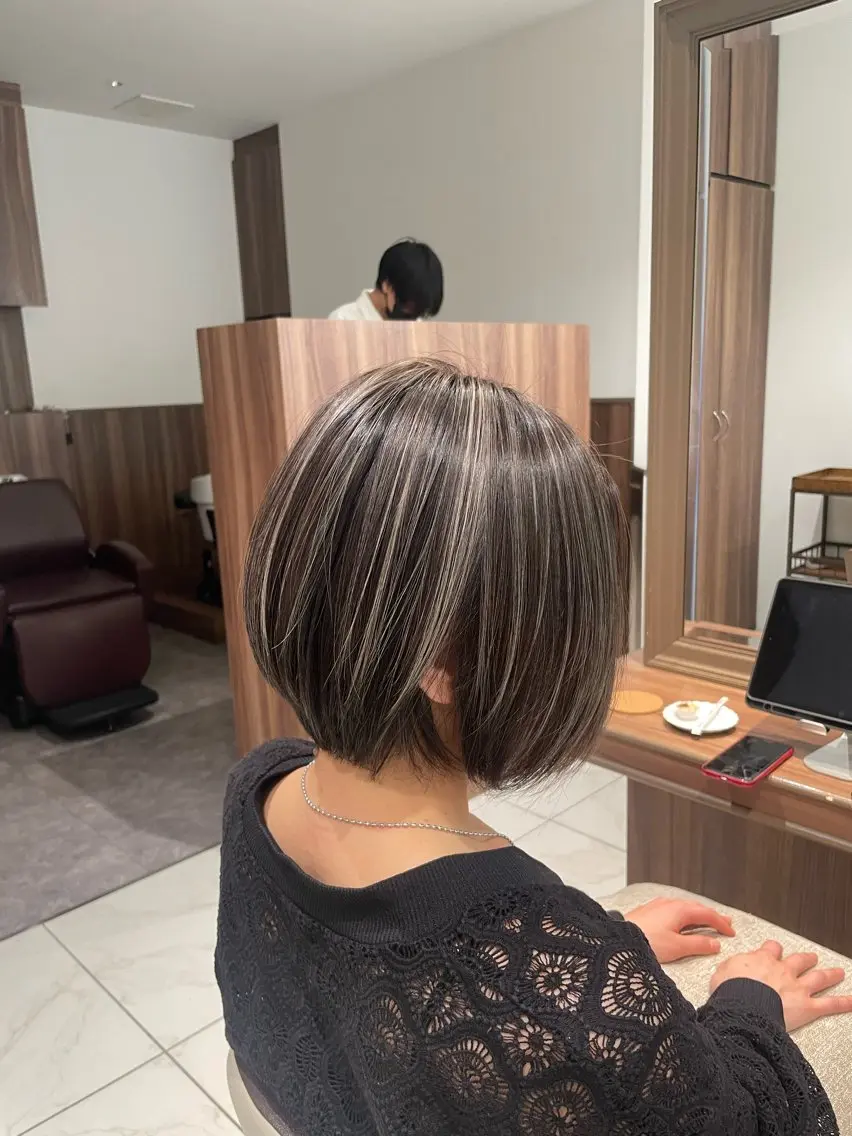 【1番人気】平日限定『カウンセリング動画込み』白髪ぼかしハイライト《ケアブリーチ×2+カラー》の写真