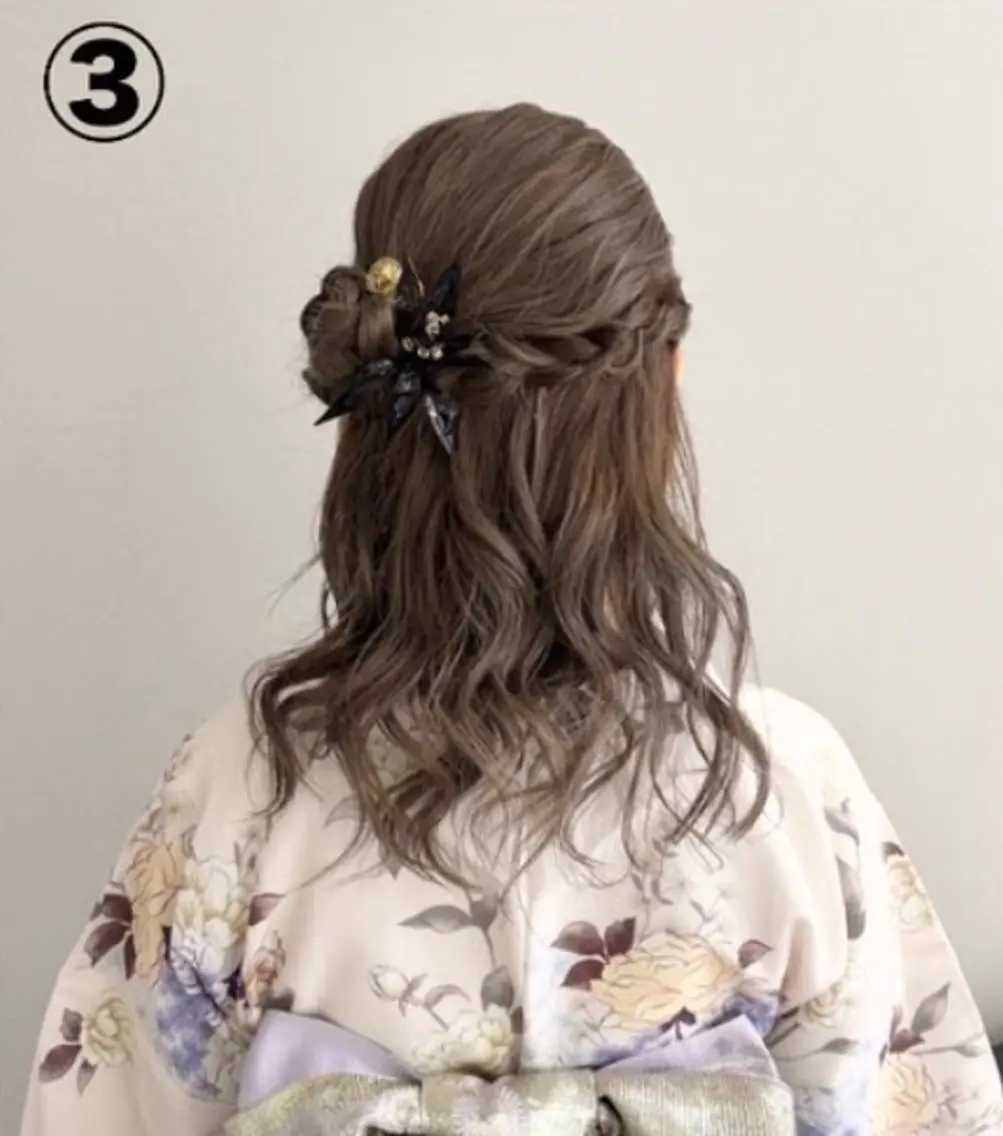 セミロング ヘアアレンジ 成人式 ハーフアップ セミロングパーマ 顔周りカット ハイライト 暖色カラー/ パリジェンヌ💟みくのヘアスタイル