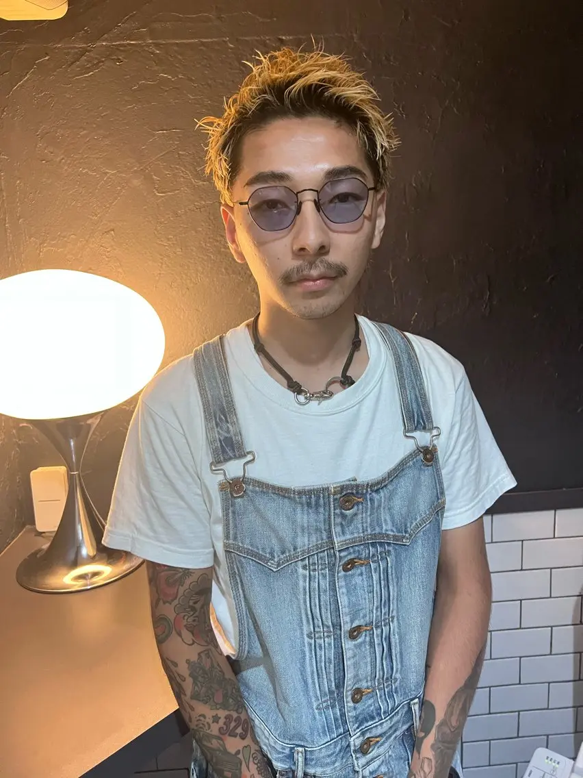 ショート カラー パーマ メンズ メンズブリーチ メンズパーマ ブリーチ 退色まで透明感ある ダブルカラー/リクのヘアスタイル