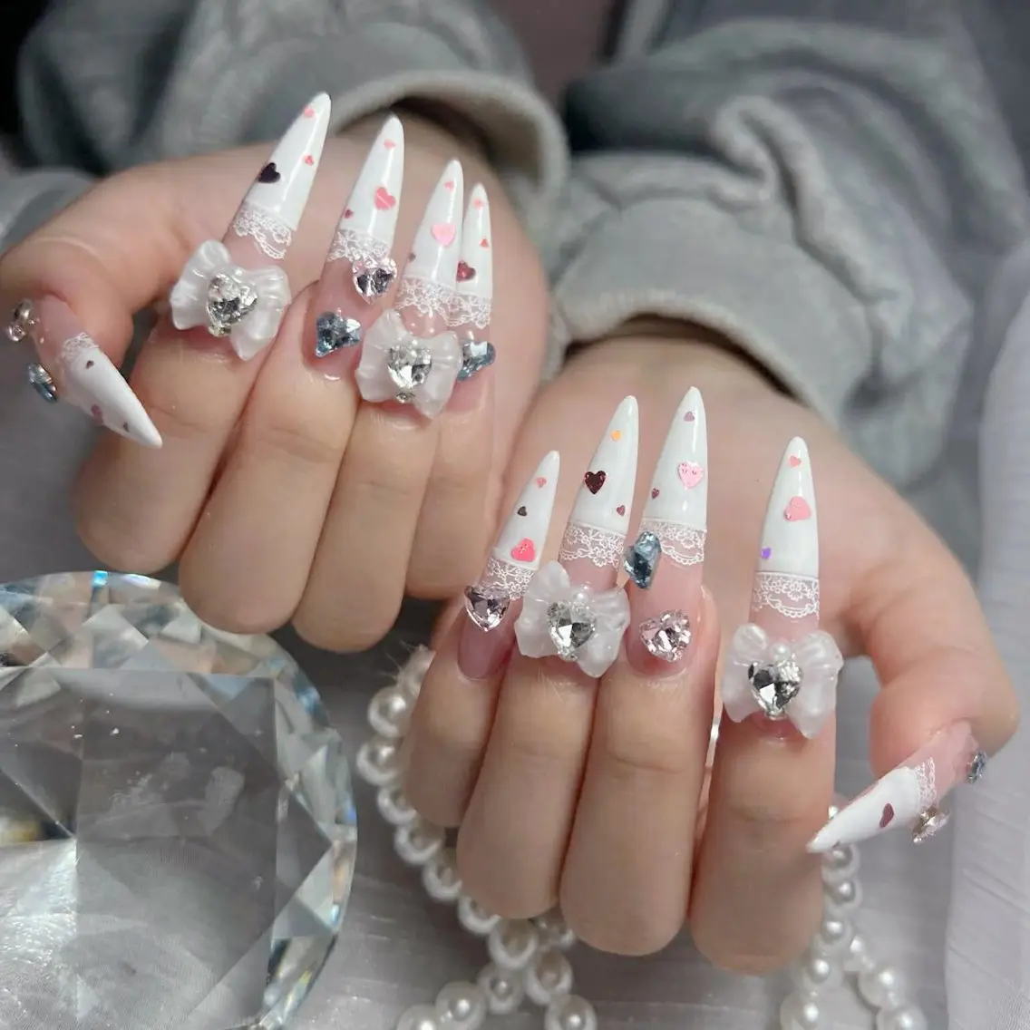 ネイル キラキラネイル マグネットネイル ぷっくりネイル ネイルチップ ワンホンネイル ハンドネイル Lyna 池袋のネイルデザイン