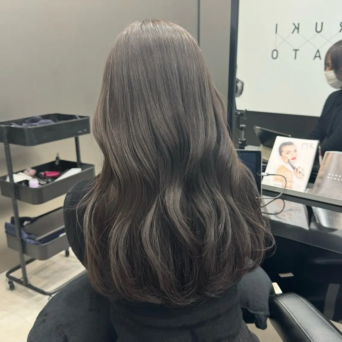 ロング カラー ブリーチ ブラウンカラー 透明感カラー グレージュ ブリーチなしカラー 新宿/顔周りカット/ レイヤー/がっきーのヘアスタイル
