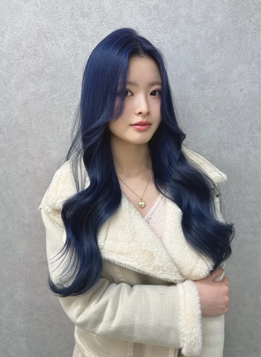 ロング カラー ブルーカラー 透明感カラー ネイビーカラー 韓国風ヘア ロング カット ヘアカラー トリートメント 𝐑𝐲𝐮𝐤𝐢 【店長】ALEAPのヘアスタイル
