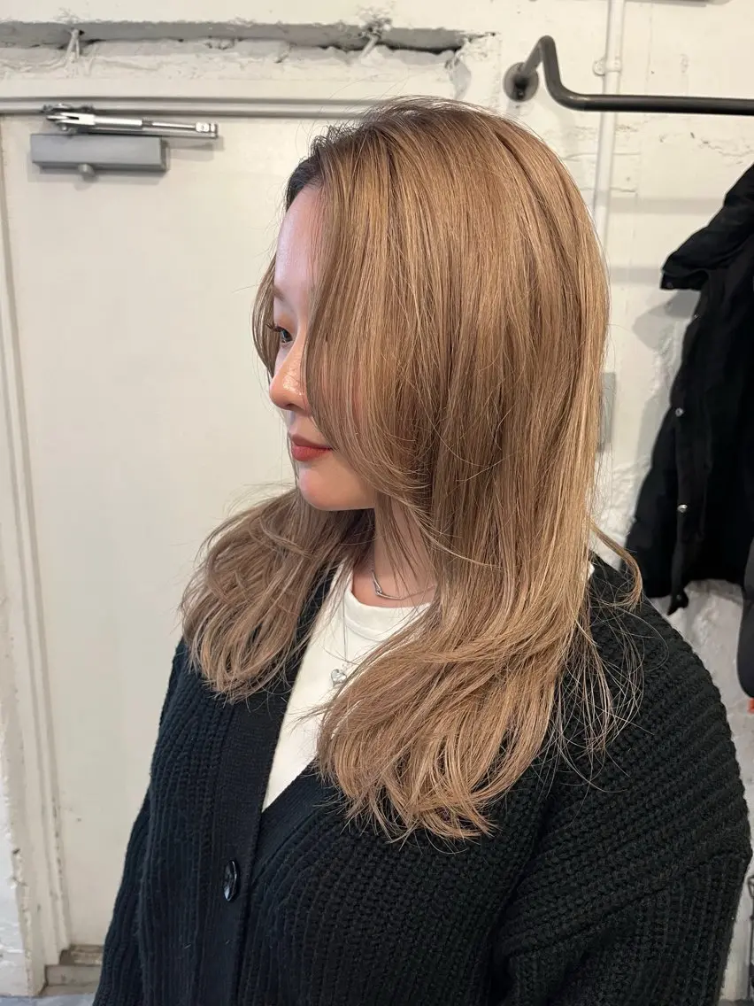 セミロング カラー カット ヘアカラー ✴︎UNU ✴︎モエカのヘアスタイル