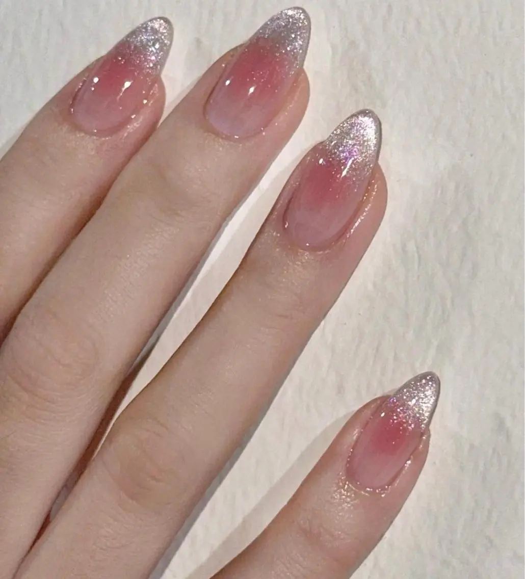 チップ長さ出し10本🎀チークネイル+マグネットフレンチ🧲💕(オフ有り)の写真
