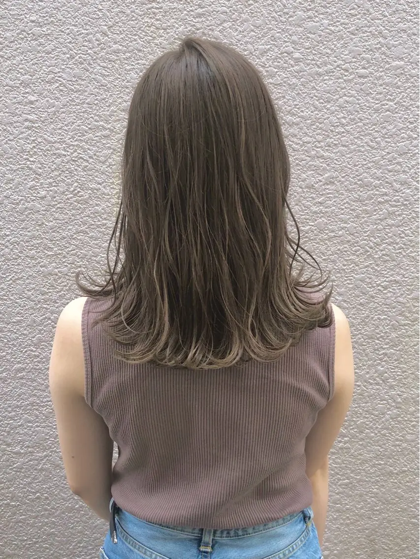 ミディアム ヘアカラー くすみカラー / 肌馴染み/ 花房佑夏のヘアスタイル