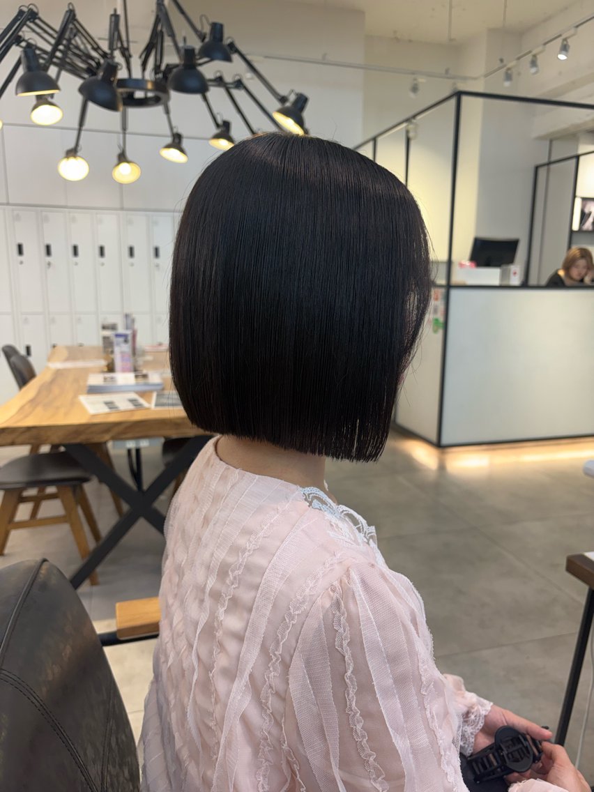 ショート カラー カット ヘアカラー *｡艶髪/ハイトーン 🎀CHIKA🎀のネイルデザイン