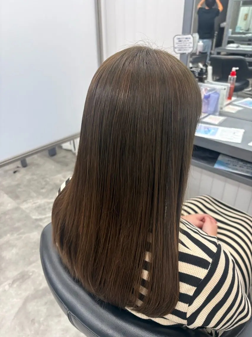 カラー 岩崎 郁音のヘアスタイル