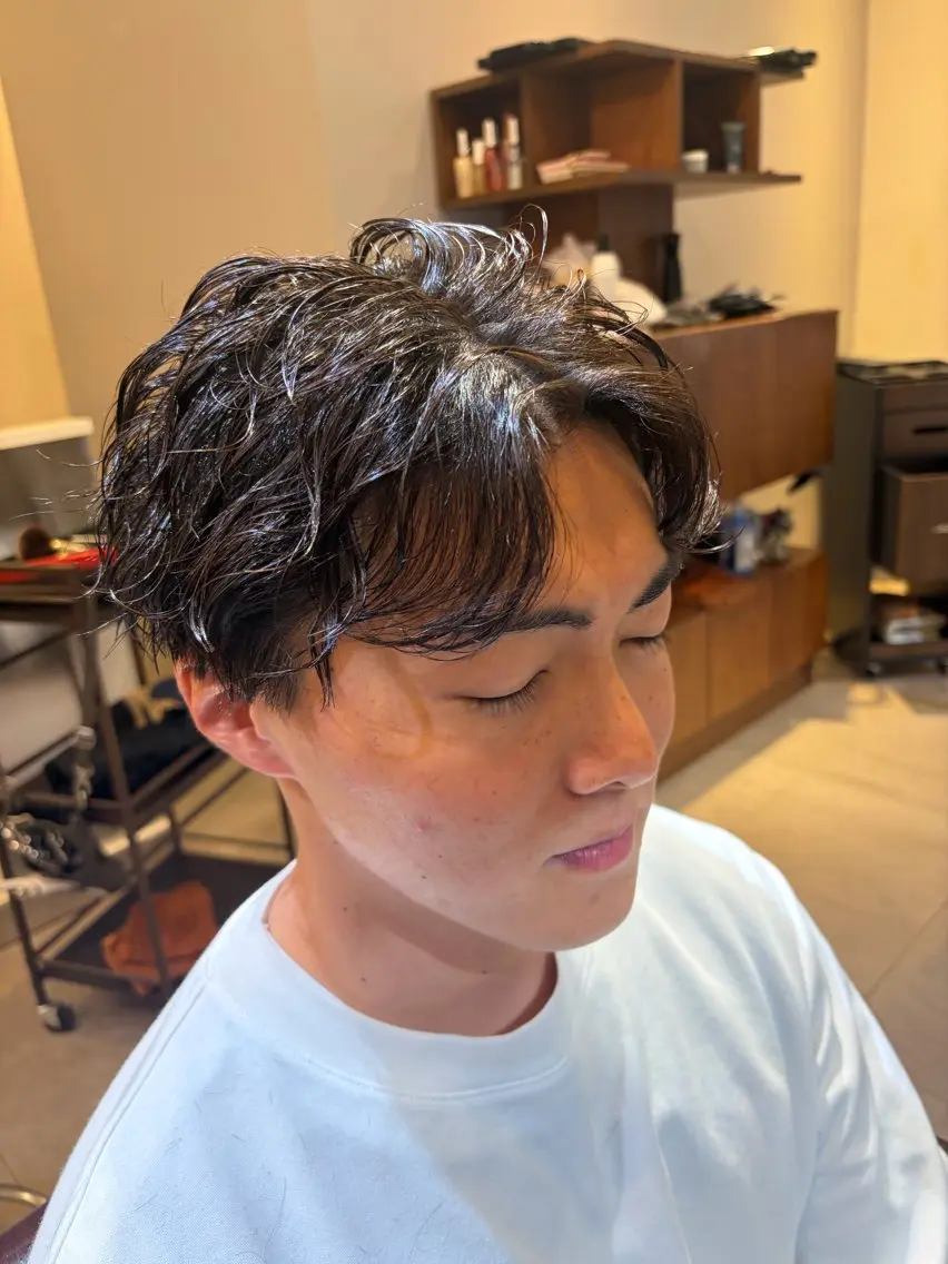 メンズ限定で今スタッフの練習モデルを探しています！もうスタイリスト間近ですが、見知らぬ方の髪の毛で実践させたいです！の写真