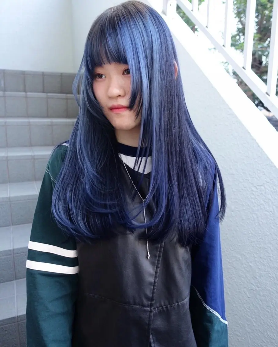 ロング カラー ブリーチ ブルーカラー ネイビーカラー ☪️ブリーチ特化施術 /レイヤー🪽aiのヘアスタイル