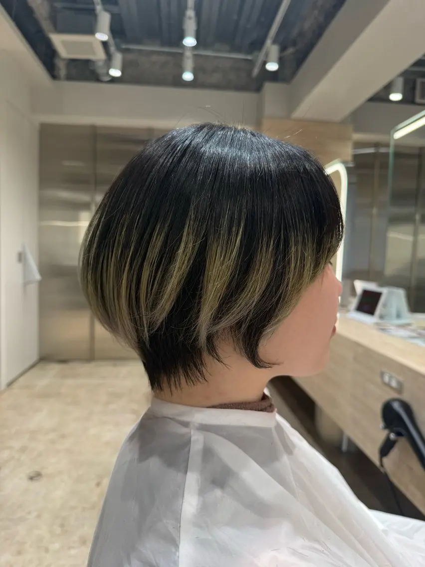ショート カット ✨小顔ショート /ハイトーン　河内のヘアスタイル