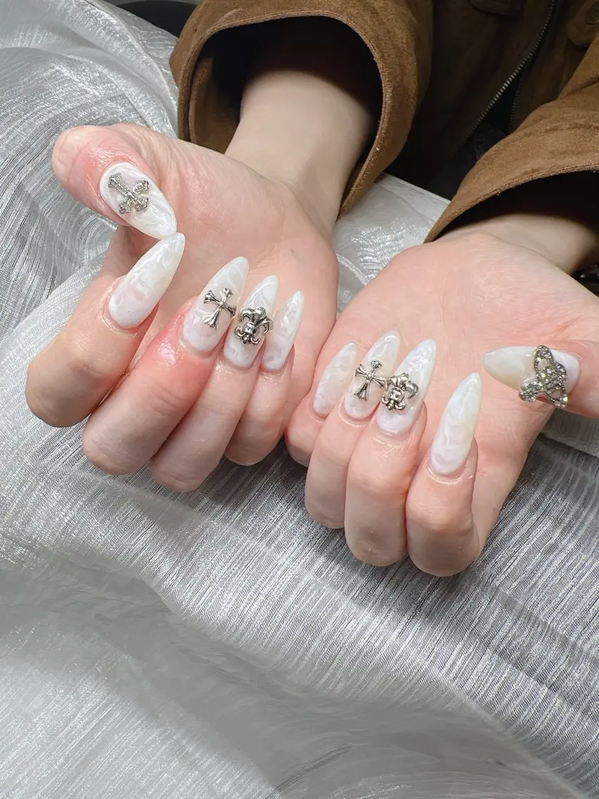 ネイル オーロラネイル チークネイル 長さ出し フットネイル フレンチネイル ハンドネイル Lee Nailsのネイルデザイン