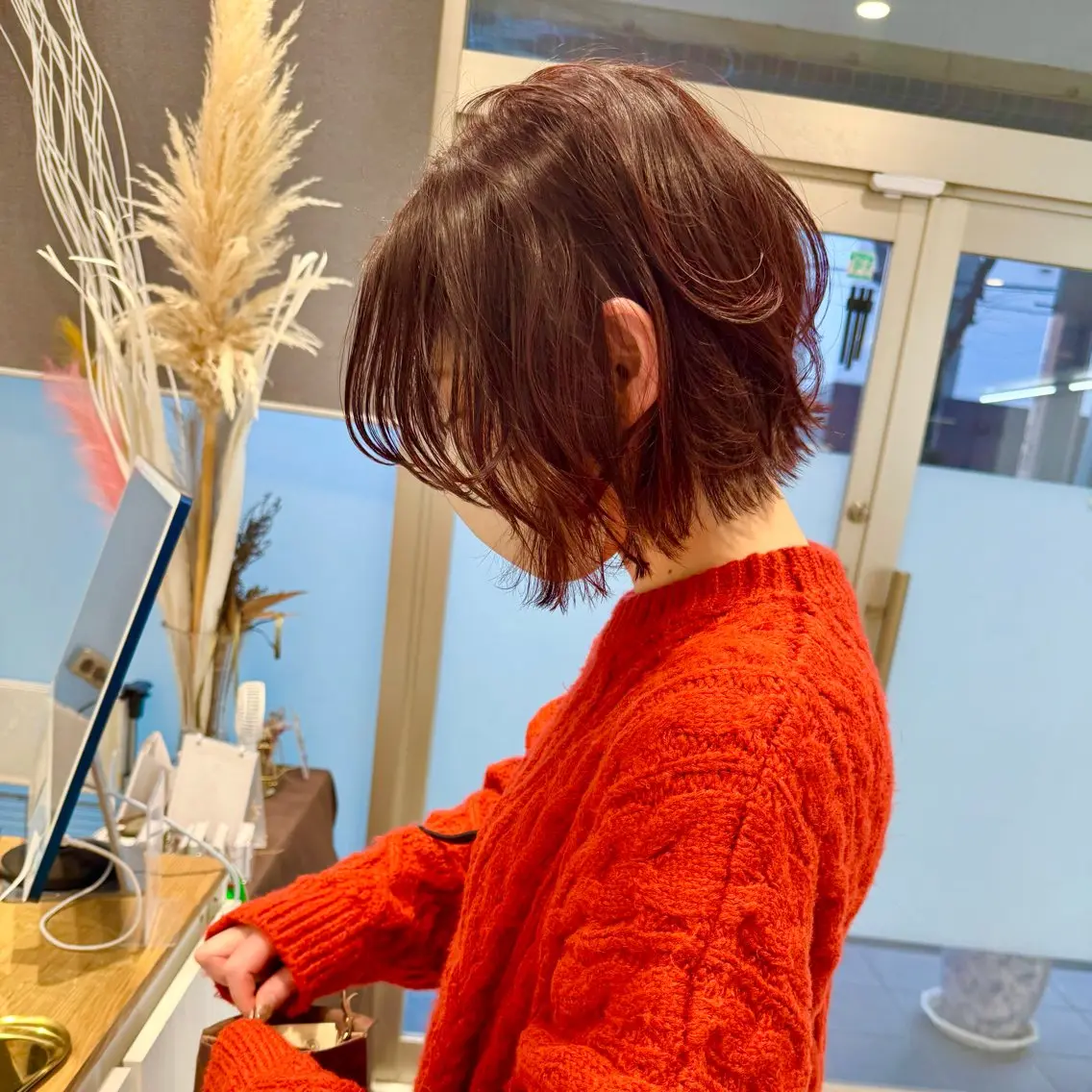 ショート カラー ボブレイヤー カシス ボブ レイヤーカット 会田有紀 /切りっぱなしボブのヘアスタイル