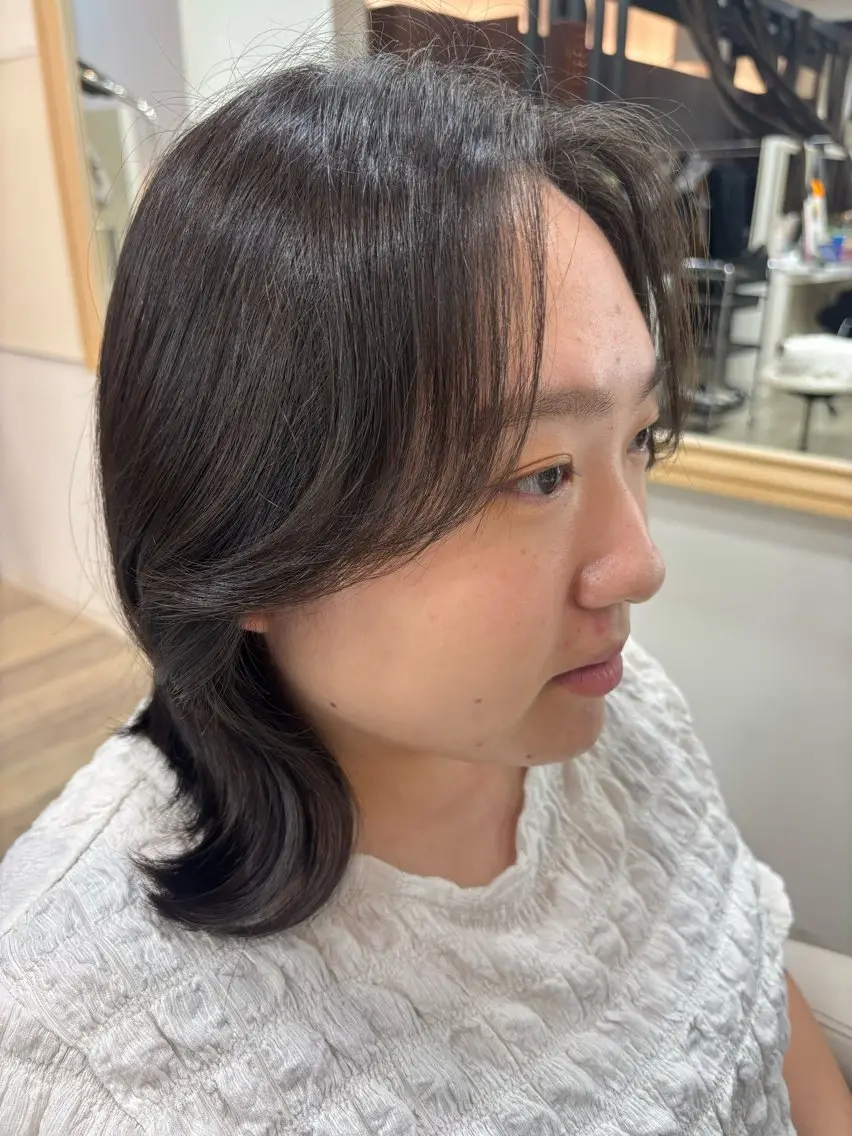 ミディアム カット さとう さくらのヘアスタイル