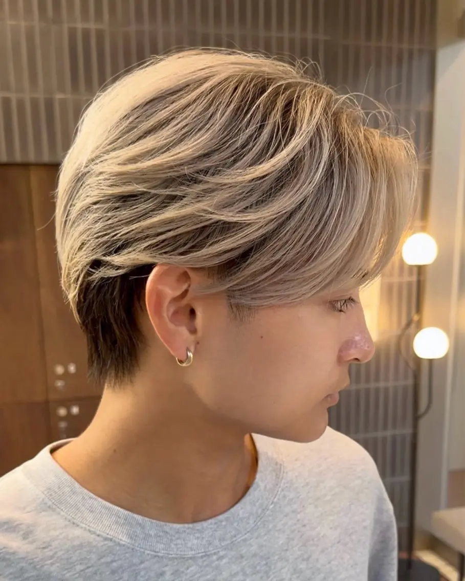 カラー メンズ メンズハイトーン ベージュカラー ブロンド ブロンドベージュ ハイトーンカラー カット ヘアカラー メンズバレイヤージュ /海外カラー/中川稜のヘアスタイル