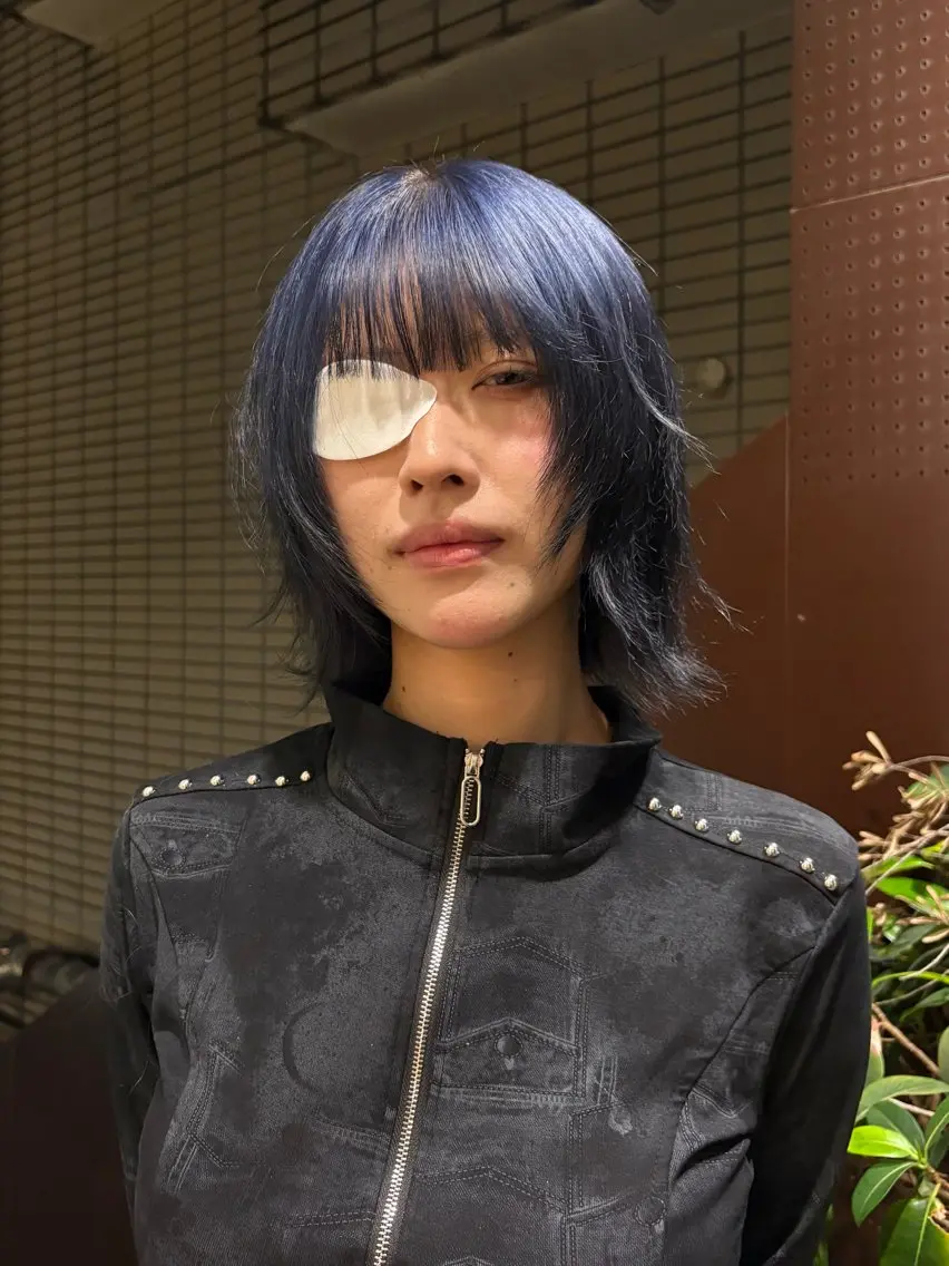 ショート カラー 黒髪 ブルーカラー シルバー ヘアカラー トリートメント anji /パーマ・ハイトーンのヘアスタイル