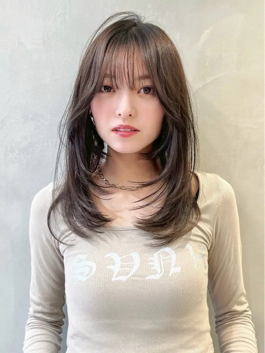 セミロング 大宮ブリーチ縮毛⭕️ 暗髪レイヤーしょうまのヘアスタイル