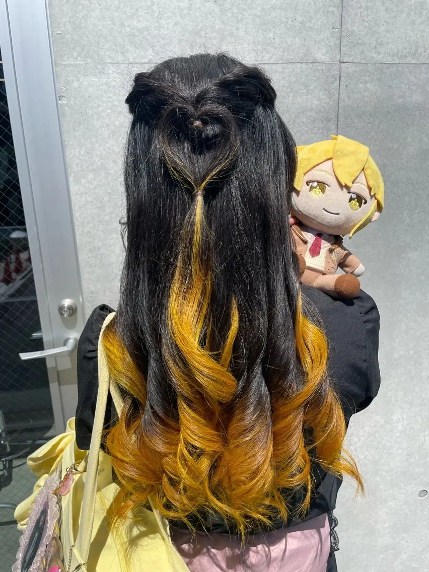 セミロング カラー インナーカラー 推し ブリーチ  髪質改善のヘアスタイル