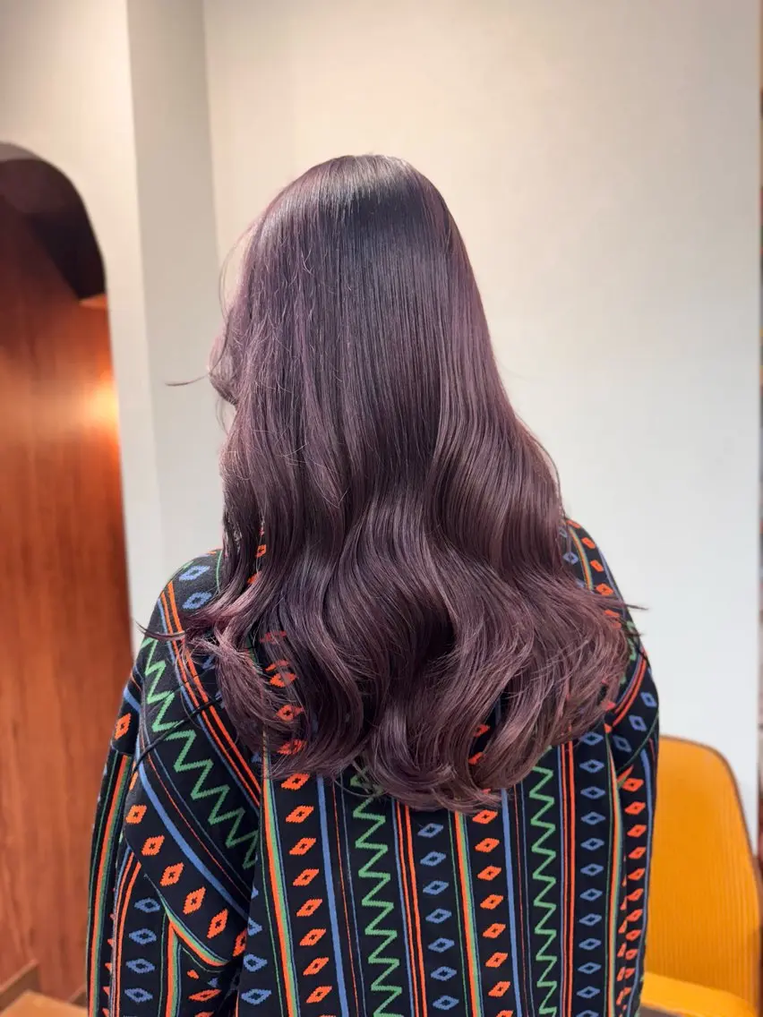 セミロング カラー ブリーチ 透明感カラー ラベンダーカラー ヘアカラー トリートメント マツダテ ホノカのヘアスタイル