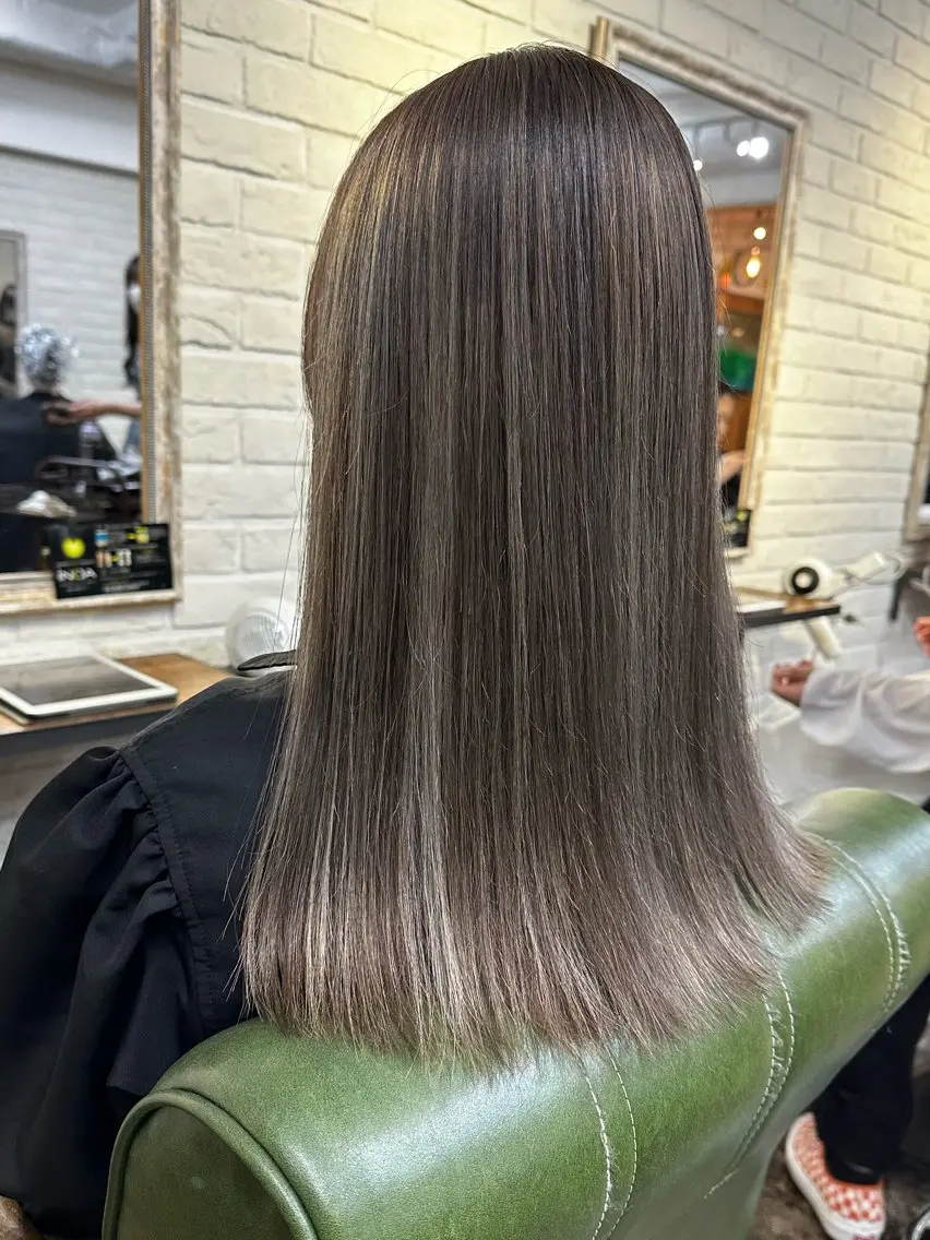 カラー グレージュ ハイライトカラー ✨透明感カラー🌱 上村　舜のヘアスタイル