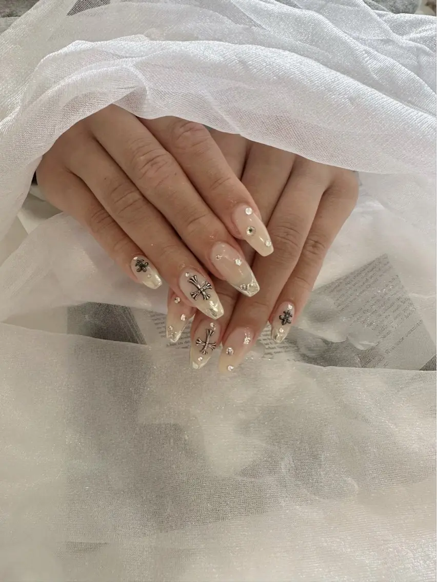 ネイル ハンドネイル sara : salon ELVIのネイルデザイン