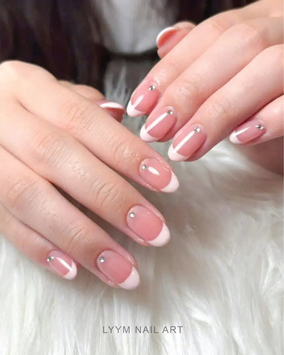 ネイル フレンチネイル オフィスネイル ピンク シンプルネイル ストーンネイル LYYM Salonのネイルデザイン