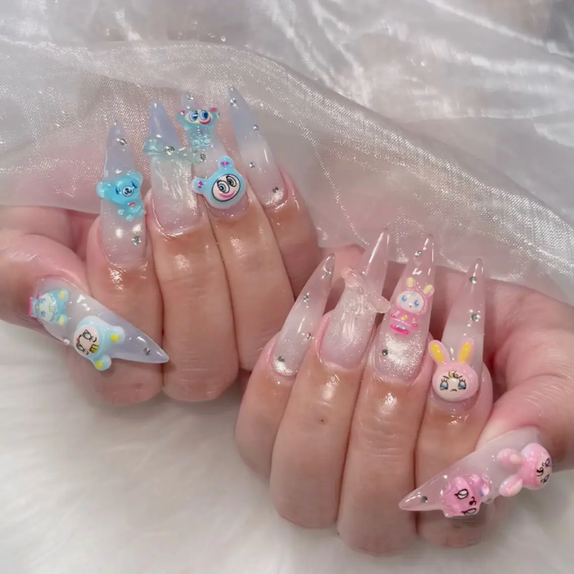 ネイル フットネイル マグネットネイル ぷっくりネイル ネイルチップ ワンホンネイル ハンドネイル Lyna 池袋のネイルデザイン