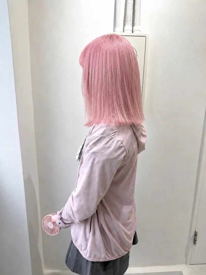 ミディアム カラー ベージュカラー ブリーチ ピンクカラー ピンクベージュ ホワイトピンク Muミュー/ブリーチ ハイトーン　Wカラーのヘアスタイル