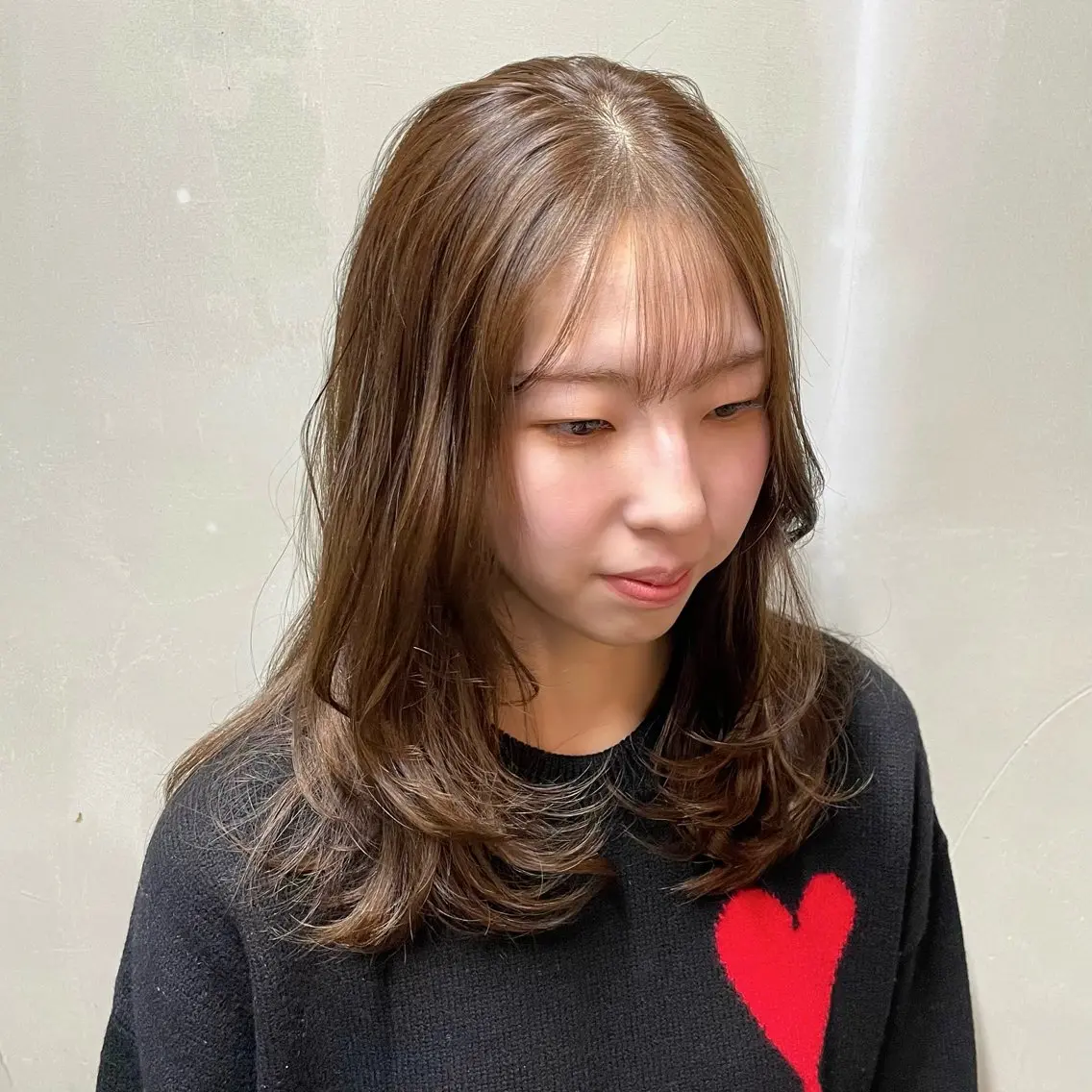 セミロング カラー ベージュカラー イルミナカラー カット ヘアカラー トリートメント 齊藤 桃子のヘアスタイル
