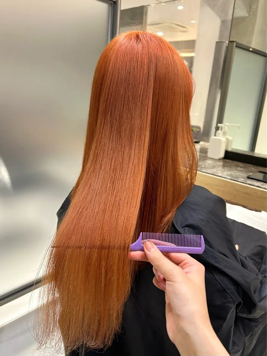 ロング カラー ブリーチ オレンジ カット ヘアカラー トリートメント 艶カラー/レイヤー 🦋AKARI🦋のヘアスタイル