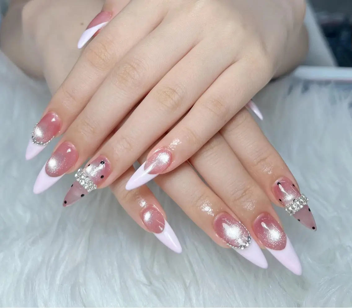 ネイル AURA NAIL 上前津のネイルデザイン