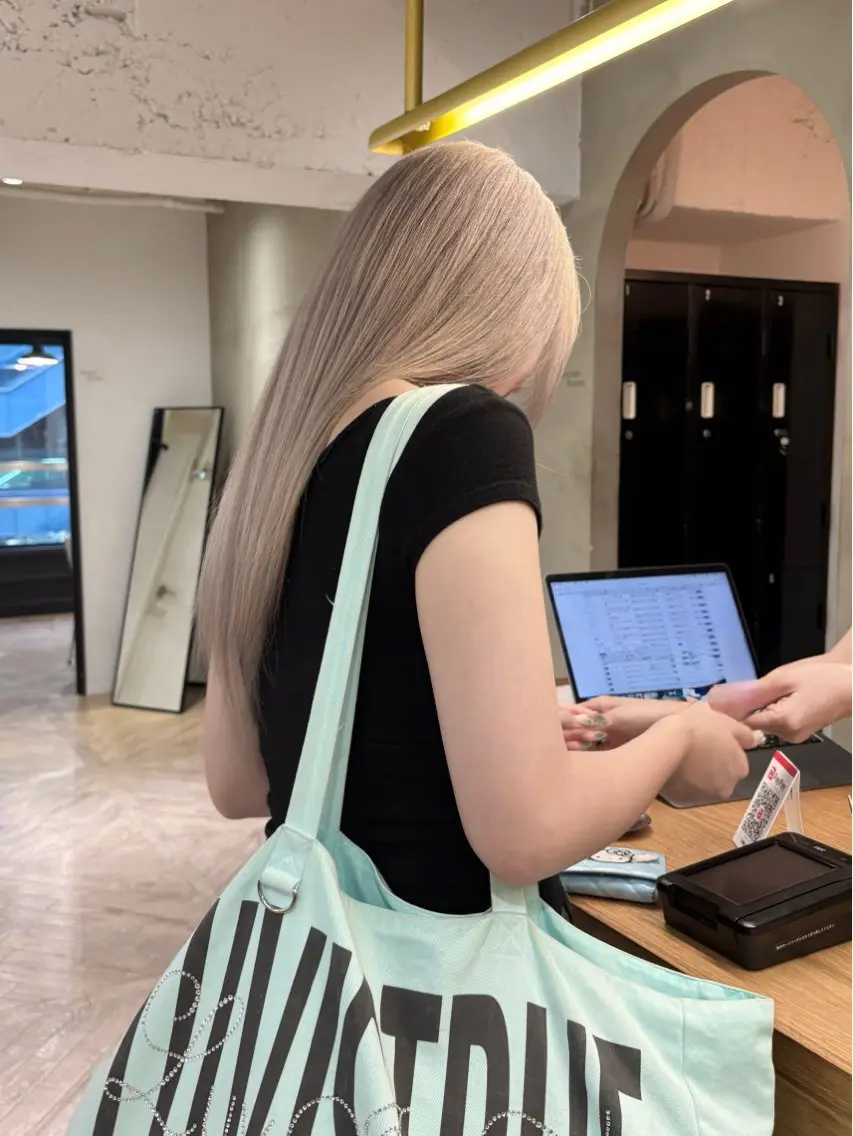 ロング カラー ヘアカラー レイヤーカット🐩 透明感カラー モカのヘアスタイル