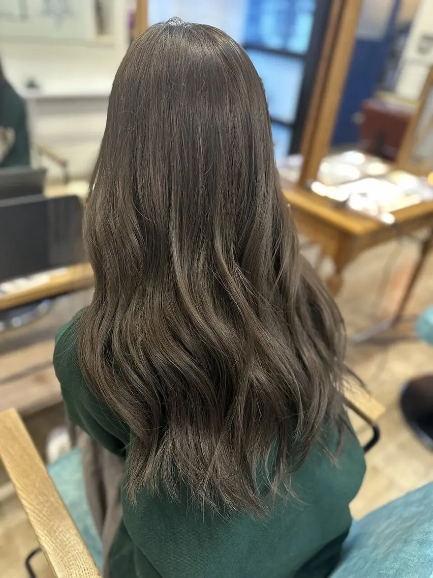 ロング カラー ダブルカラー オリーブカラー オレンジ カット ヘアカラー トリートメント Liere Muuのヘアスタイル