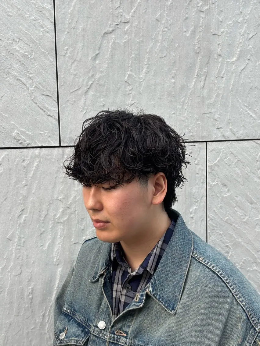 パーマ メンズハイトーン 北斗💍レイヤーのヘアスタイル