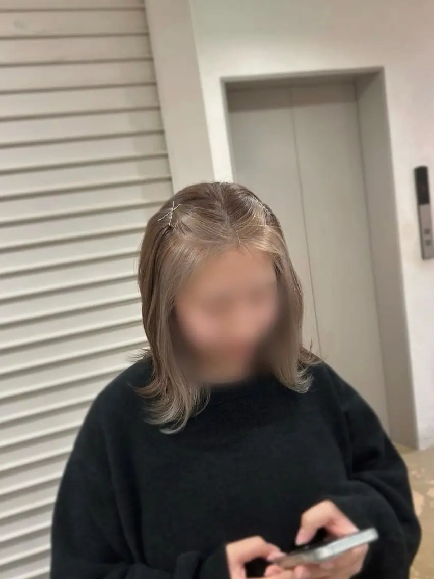 ミディアム ヘアカラー 透明感カラー NAN AMI グレージュのヘアスタイル